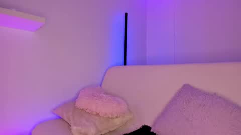 Snapshot of gloomydoll chatting on 12/09/24, 03:44 Mimi online show from 12/09/24, 03:44