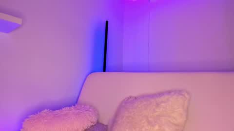 Snapshot of gloomydoll chatting on 12/16/24, 09:31 Mimi online show from 12/16/24, 09:31