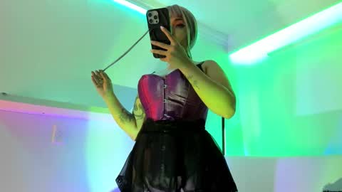 Snapshot of gloomydoll chatting on 02/12/25, 08:40 Mimi online show from 02/12/25, 08:40