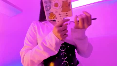 Snapshot of gloomydoll chatting on 09/23/25, 05:05 Mimi online show from 09/23/25, 05:05