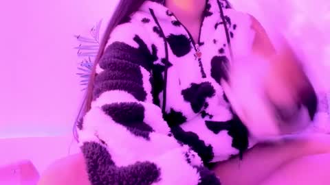 Snapshot of gloomydoll chatting on 10/11/25, 04:49 Mimi online show from 10/11/25, 04:49