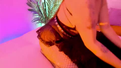 Snapshot of gloomydoll chatting on 10/25/25, 06:02 Mimi online show from 10/25/25, 06:02