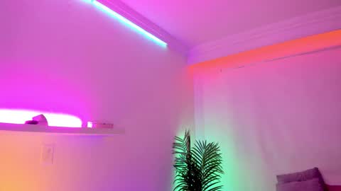 Mimi online show from 11/19/25, 07:14