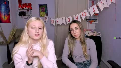 gloria_flower_ online show from 02/13/26, 01:40