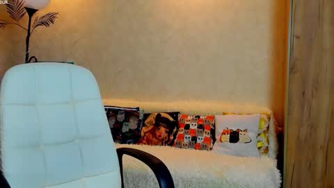 Gloria Wood online show from 10/14/25, 04:19