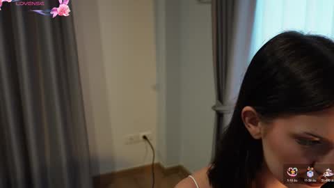 Snapshot of gloriamillss chatting on 10/24/25, 11:45 Gloria online show from 10/24/25, 11:45