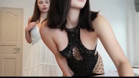 Snapshot of gloriamillss chatting on 10/31/25, 11:39 Gloria online show from 10/31/25, 11:39