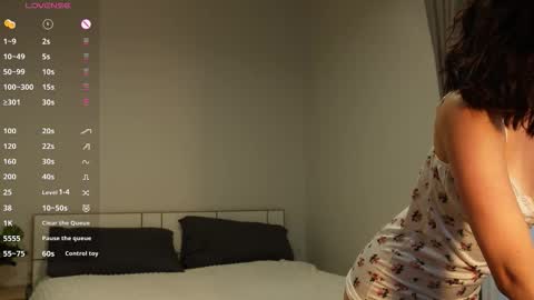 Snapshot of gloriamillss chatting on 11/24/25, 11:37 Gloria online show from 11/24/25, 11:37