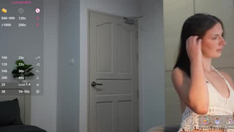 Snapshot of gloriamillss chatting on 12/04/25, 11:35 Gloria online show from 12/04/25, 11:35