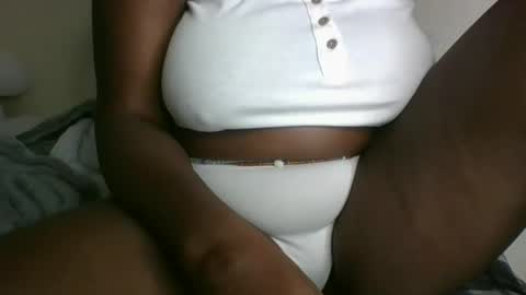 Snapshot of glorious_t chatting on 11/01/25, 02:13 glorious_t online show from 11/01/25, 02:13