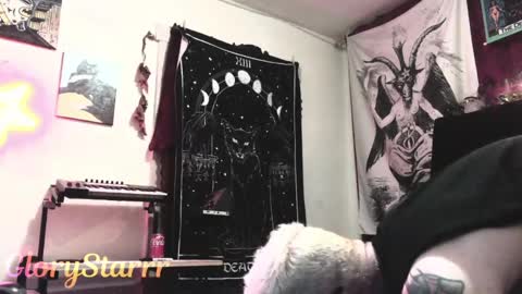 Snapshot of glorystarrr chatting on 04/28/26, 02:27 Glory Starrr online show from 04/28/26, 02:27