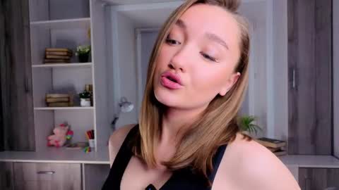 Snapshot of gloryturbes chatting on 11/03/25, 11:33 Mary  online show from 11/03/25, 11:33