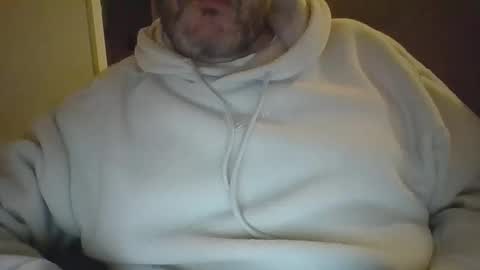 Snapshot of gloscam chatting on 11/30/25, 11:42 Gloscam online show from 11/30/25, 11:42