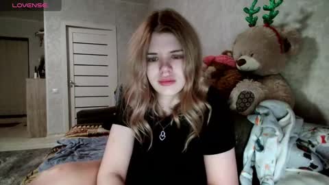 Snapshot of glossy_girl_1 chatting on 12/02/24, 02:53 Roxy online show from 12/02/24, 02:53