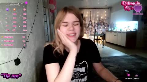 Snapshot of glossy_girl_1 chatting on 12/27/24, 03:42 Roxy online show from 12/27/24, 03:42