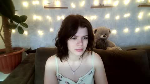 Snapshot of glossy_girl_1 chatting on 11/11/25, 04:23 Roxy online show from 11/11/25, 04:23