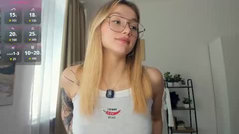 Snapshot of glossybabe_ chatting on 06/26/26, 10:30 Cherry online show from 06/26/26, 10:30