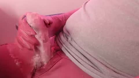 Snapshot of glovemad chatting on 01/12/25, 10:22 Glove Mad online show from 01/12/25, 10:22