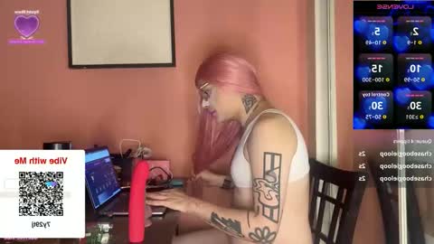 Snapshot of glow92 chatting on 10/14/25, 09:43 Glow Goddess online show from 10/14/25, 09:43