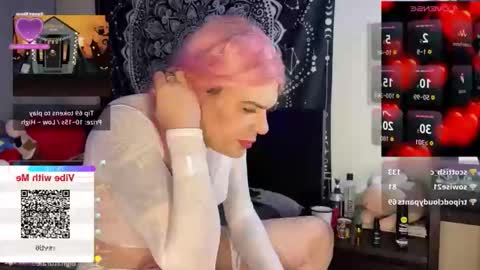 Snapshot of glow92 chatting on 10/19/25, 08:48 Glow Goddess online show from 10/19/25, 08:48