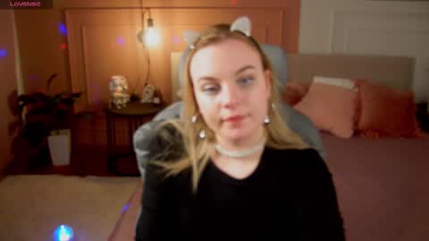 Snapshot of glow_margo chatting on 03/22/26, 01:31 Margo online show from 03/22/26, 01:31