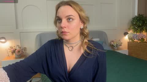 Snapshot of glow_margo chatting on 03/30/26, 01:06 Margo online show from 03/30/26, 01:06