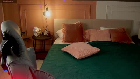 Snapshot of glow_margo chatting on 04/04/26, 01:15 Margo online show from 04/04/26, 01:15