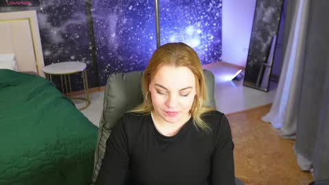 Snapshot of glow_margo chatting on 04/08/26, 01:38 Margo online show from 04/08/26, 01:38