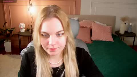 Snapshot of glow_margo chatting on 04/23/26, 01:07 Margo online show from 04/23/26, 01:07