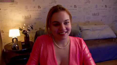 Snapshot of glow_margo chatting on 05/07/26, 01:22 Margo online show from 05/07/26, 01:22