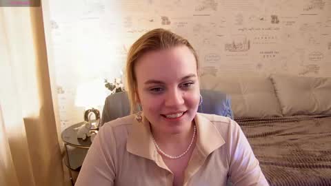 Snapshot of glow_margo chatting on 05/17/26, 03:04 Margo online show from 05/17/26, 03:04