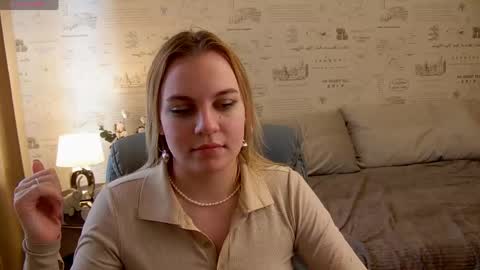 Snapshot of glow_margo chatting on 05/18/26, 04:07 Margo online show from 05/18/26, 04:07