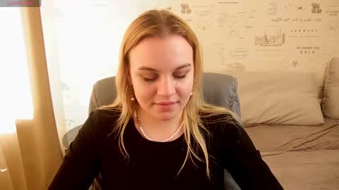 Snapshot of glow_margo chatting on 06/07/26, 01:10 Margo online show from 06/07/26, 01:10