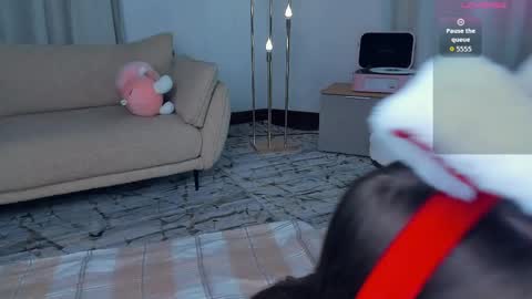 Snapshot of glowhub_ chatting on 04/05/26, 08:28 Ann Eliz and Gigi online show from 04/05/26, 08:28