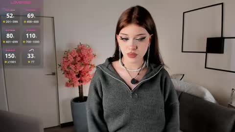 Snapshot of glowia chatting on 04/11/26, 07:02 Sara online show from 04/11/26, 07:02