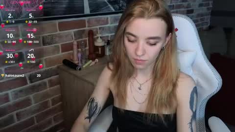 Snapshot of glowingsiren chatting on 04/24/26, 01:08 Eva 3 online show from 04/24/26, 01:08