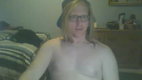 Snapshot of gnger31foru chatting on 12/15/24, 01:13 Steven Meadow online show from 12/15/24, 01:13