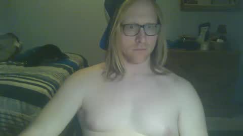Snapshot of gnger31foru chatting on 12/27/24, 01:53 Steven Meadow online show from 12/27/24, 01:53