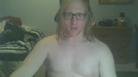 Snapshot of gnger31foru chatting on 02/03/25, 01:09 Steven Meadow online show from 02/03/25, 01:09