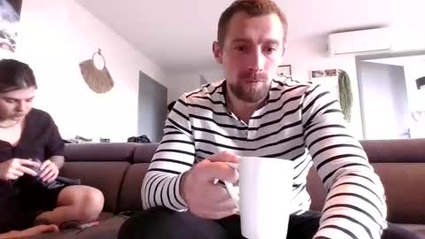 Snapshot of gnl_ chatting on 12/14/25, 11:48 gnl_ online show from 12/14/25, 11:48