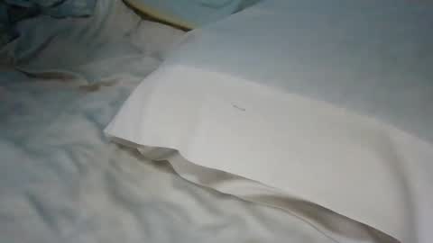 Snapshot of gnzurg chatting on 10/18/25, 06:37 gnz online show from 10/18/25, 06:37