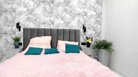 Snapshot of go0d_grl chatting on 11/15/25, 08:33 Lina online show from 11/15/25, 08:33