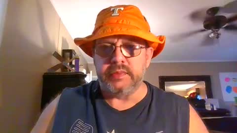 Snapshot of gobey33 chatting on 09/20/25, 02:07 IDKIDCIDGAF online show from 09/20/25, 02:07