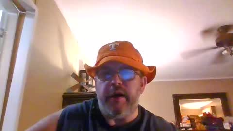 Snapshot of gobey33 chatting on 10/05/25, 07:17 IDKIDCIDGAF online show from 10/05/25, 07:17