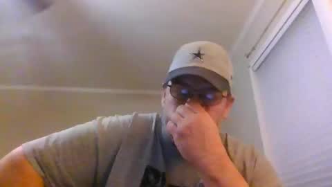 Snapshot of gobey33 chatting on 11/08/25, 01:17 IDKIDCIDGAF online show from 11/08/25, 01:17