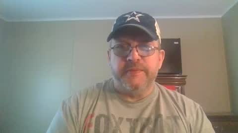 Snapshot of gobey33 chatting on 04/22/26, 06:09 IDKIDCIDGAF online show from 04/22/26, 06:09