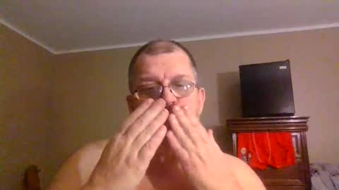 Snapshot of gobey33 chatting on 04/28/26, 02:27 IDKIDCIDGAF online show from 04/28/26, 02:27