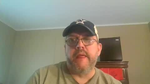 Snapshot of gobey33 chatting on 05/15/26, 05:09 IDKIDCIDGAF online show from 05/15/26, 05:09