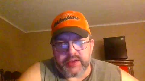 Snapshot of gobey33 chatting on 05/27/26, 05:48 IDKIDCIDGAF online show from 05/27/26, 05:48