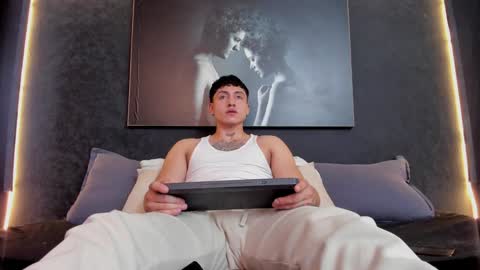 Snapshot of god_of_olympus1 chatting on 01/04/25, 10:13 steven online show from 01/04/25, 10:13